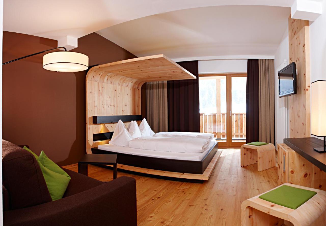 Hotel Monika Sexten Esterno foto A room at the Hotel Garni Garni in the German Alps