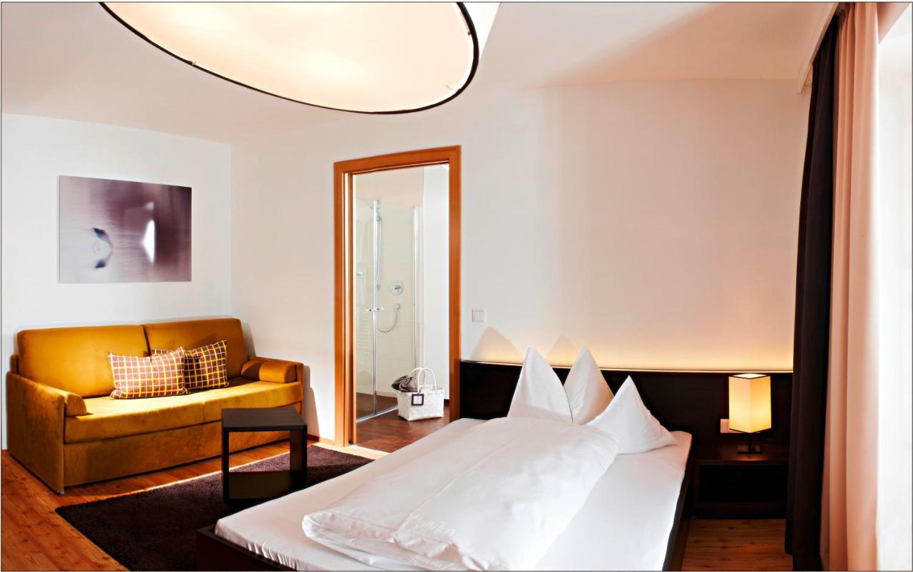 Hotel Monika Sexten Esterno foto A room at the Hotel St. Josef