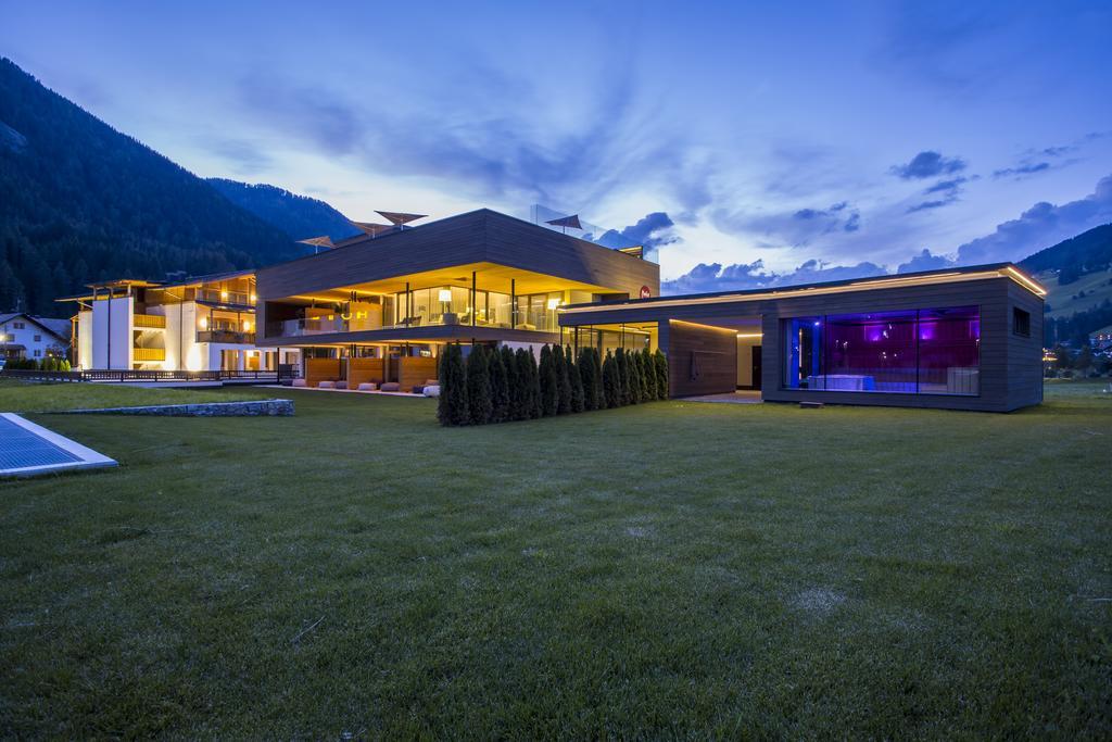 Hotel Monika Sexten Esterno foto The 7132 Summit
