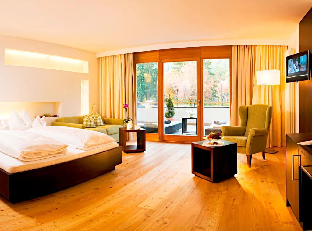 Hotel Monika Sexten Esterno foto A typical hotel room