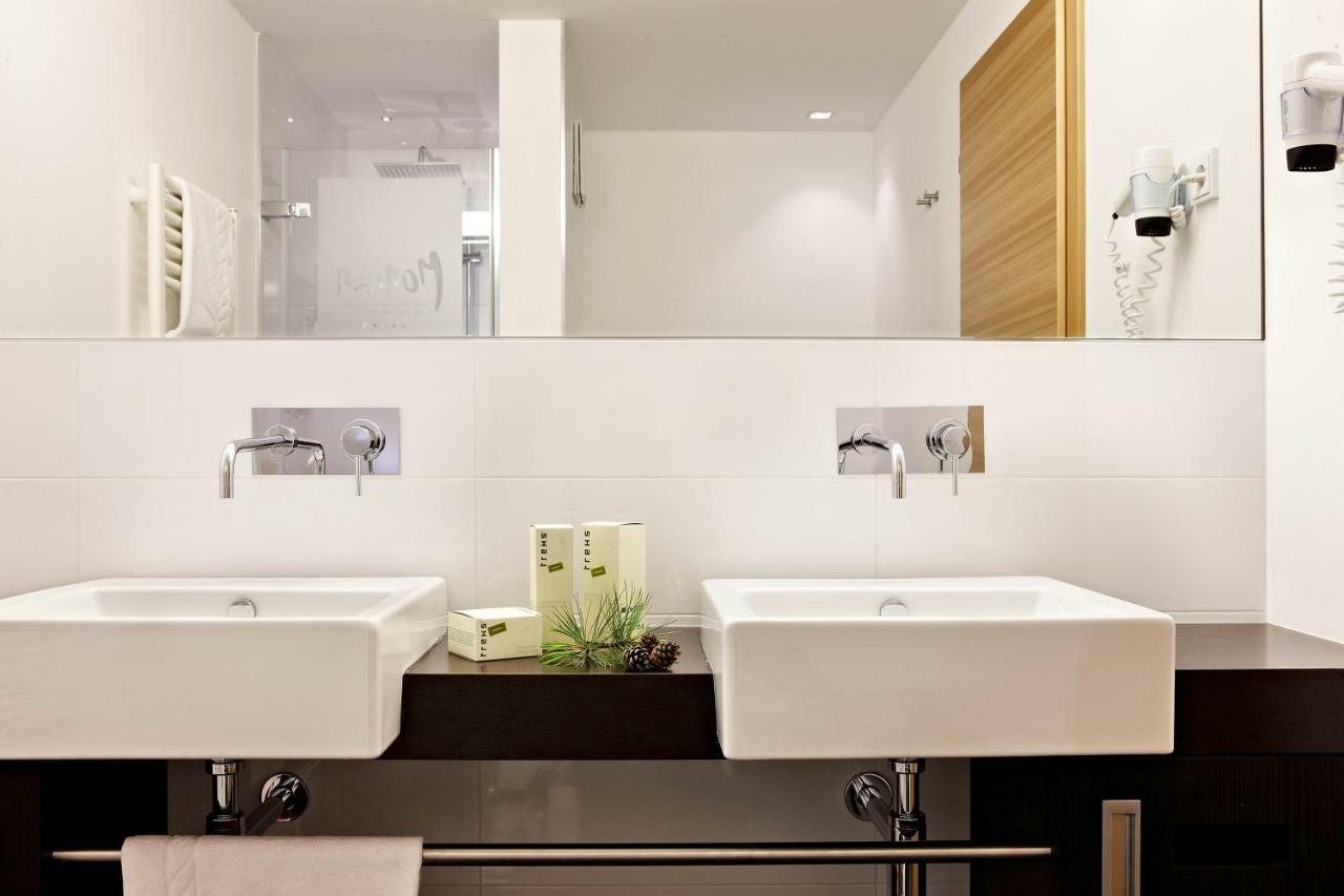 Hotel Monika Sexten Esterno foto Bathroom with wall mounted taps